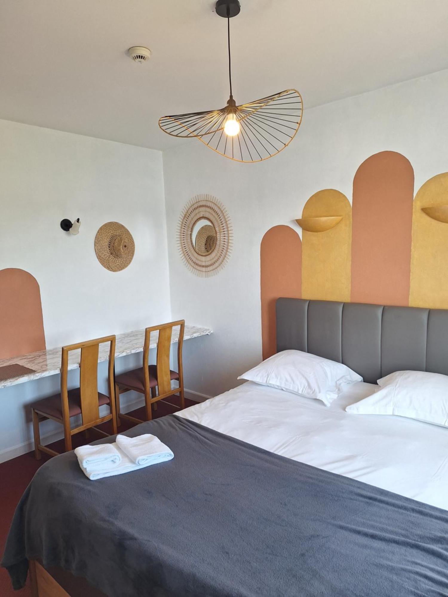 Hotel Restaurant Du Lac Комбур Экстерьер фото