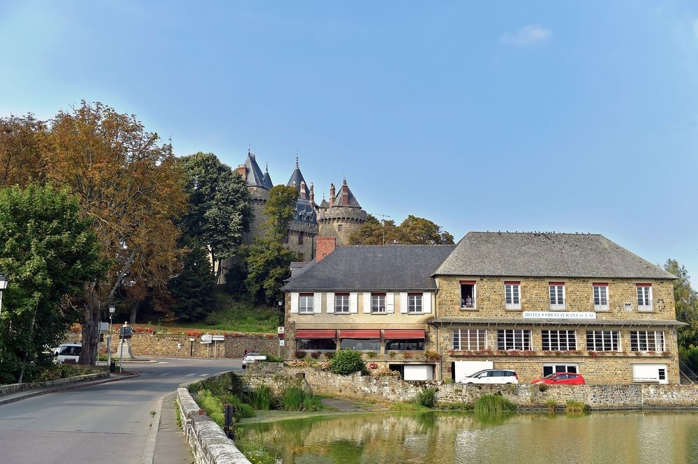 Hotel Restaurant Du Lac Комбур Экстерьер фото